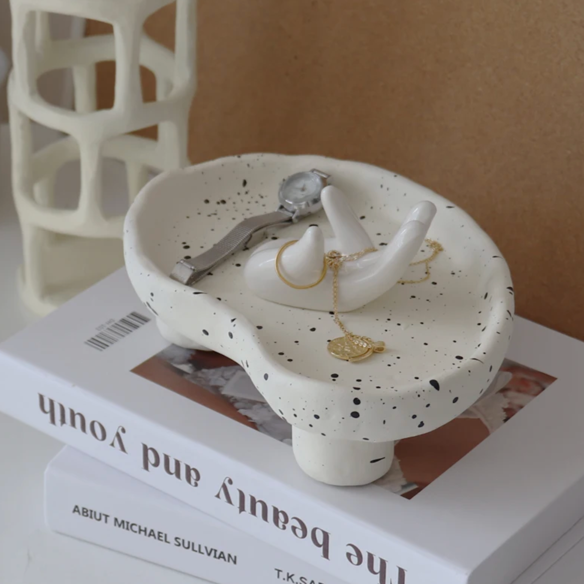 Seoul Resin Tall Feet Organic Tray